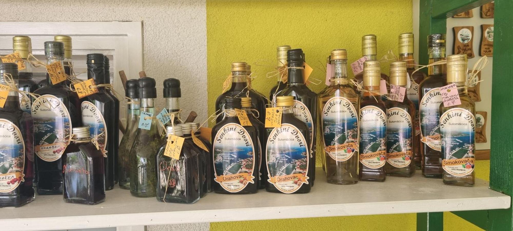 Senkini Dvori Sutomiscica