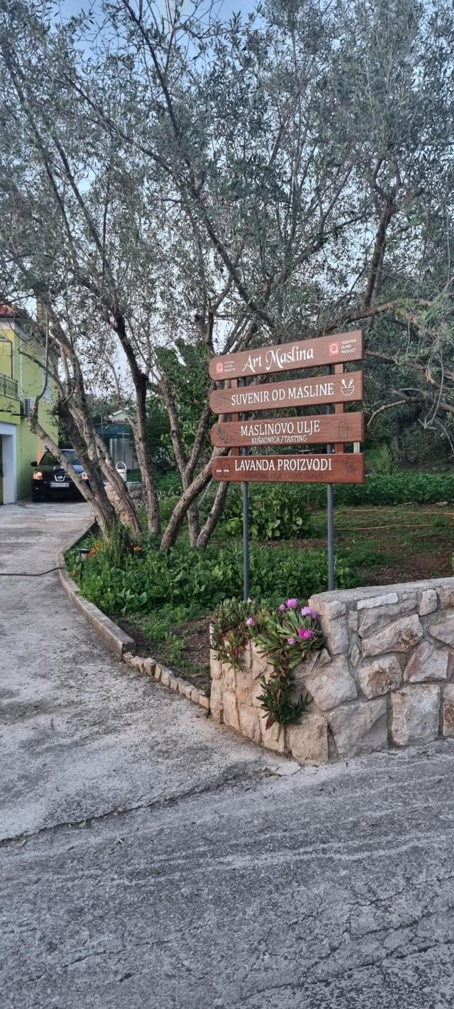 Senkini Dvori * Sutomiscica