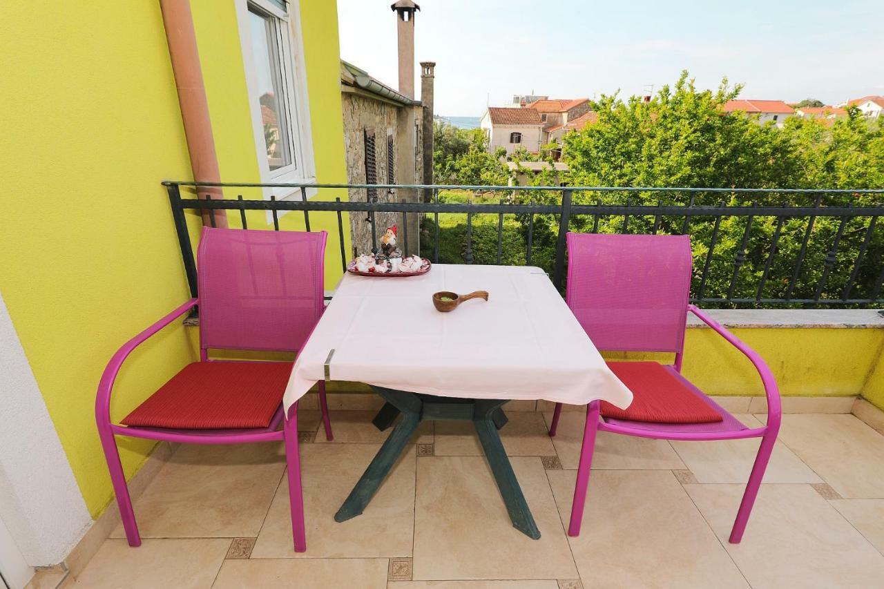 Senkini Dvori Apartma Sutomiscica